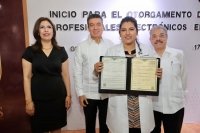 Chiapas se pone a la vanguardia con la entrega de Títulos Profesionales Electrónicos: Rutilio Escandón