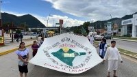 Normalistas, con una marcha celebran Día Internacional de los Pueblo Indígenas  