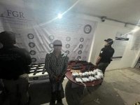 Cae presunto ex militar transportando arsenal en la carretera Raudales - Ocozocoautla