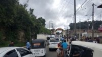 Instalan bloqueo-boteo en el arco de bienvenidos  del municipio de Oxchuc