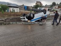 Conductor vuelca en Chamula por Manejar Exceso de Velocidad