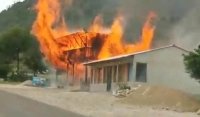 Fuerte incendio consume restaurante en carretera SCLC-Teopisca