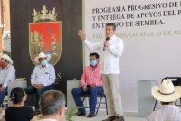 Beneficia Rutilio Escandón a sectores ganadero y agrícola de Villa Corzo