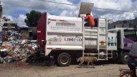 Habitantes de comunidades retienen otros dos camiones recolectores de basura de SCLC