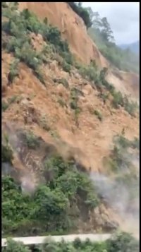 Se registra enorme deslizamiento de tierra en Chamula 