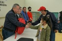 Ayuntamiento de SCLC realiza entrega de mochila y útiles escolares a hijos de trabajadores