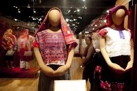 Talleres de verano en el Centro de Textiles del Mundo Maya en SCLC