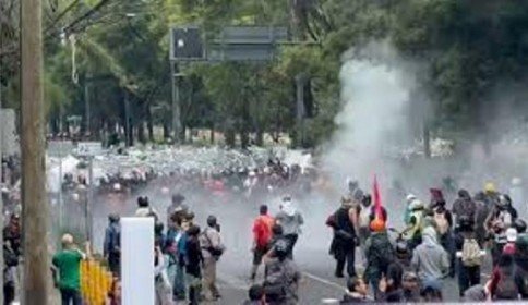 Protestas y choques con la policía: la otra cara del inicio del Mundial en México