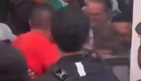 Se registran conatos de bronca entre docentes de la CNTE y ciudadanos en el aeropuerto de Tuxtla