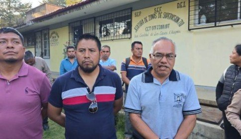 Maestros del NEI protestan en San Cristóbal por cambio de sede de la Cadena de Cambios