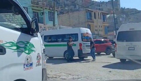 Tras choque, transportistas protagonizan pelea en San Cristóbal