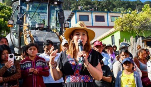 Fabiola Ricci impulsa el desarrollo de la colonia La Hormiga con el arranque de nuevas obras viales