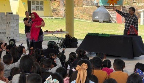 Ceci-Cuentos presentó la obra Sacbé a alumnos de primaria y preescolar, en San Cristóbal
