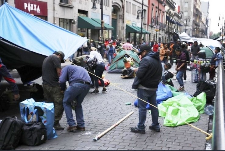 Maestros de M&eacute;xico levantan protestas en capital y Oaxaca tras acuerdos con el Gobierno