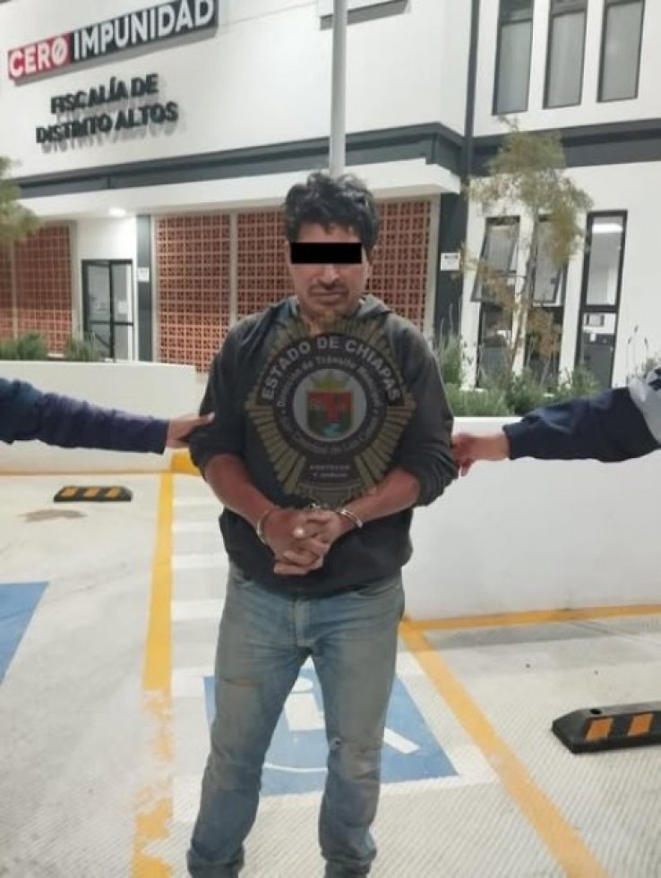 Se movilizan elementos de la Direcci&oacute;n de Tr&aacute;nsito Municipal tras aparatoso accidente m&uacute;ltiple en el barrio de Santa Luc&iacute;a