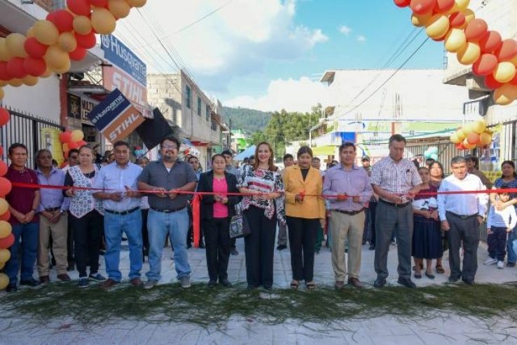 Inauguran rehabilitaci&oacute;n de drenaje y pavimentaci&oacute;n de la calle General Zaragoza en la 5 de Mayo