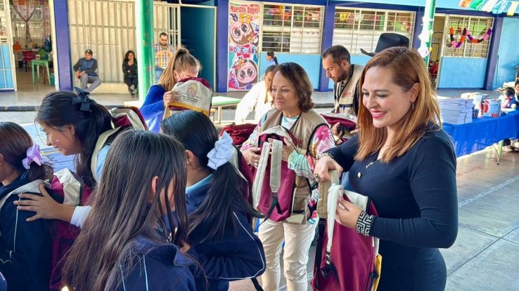 DIF Municipal entrega apoyos en la Escuela Primaria &ldquo;Fray V&iacute;ctor Mar&iacute;a Flores Fern&aacute;ndez&rdquo;