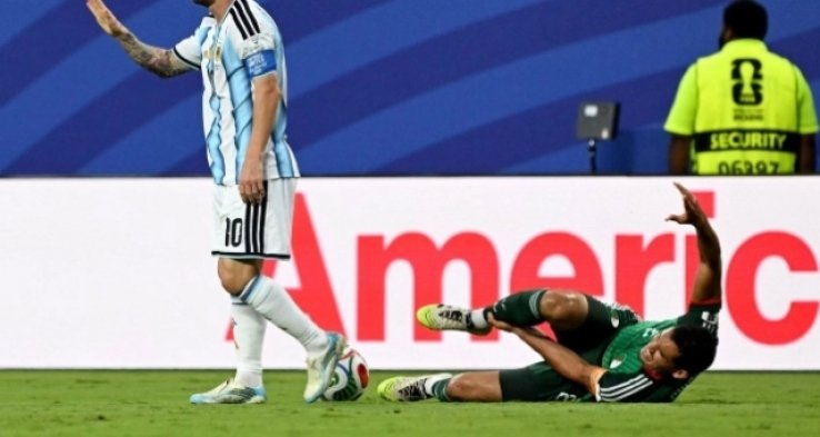 Argelia presenta queja ante la FIFA por "mal arbitraje" tras falta de Messi contra Mandi