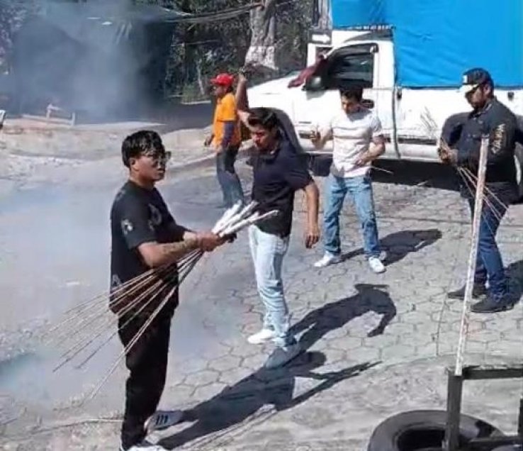 Anuncian la fiesta de la Virgen de Guadalupe con miles de cohetes y bombas