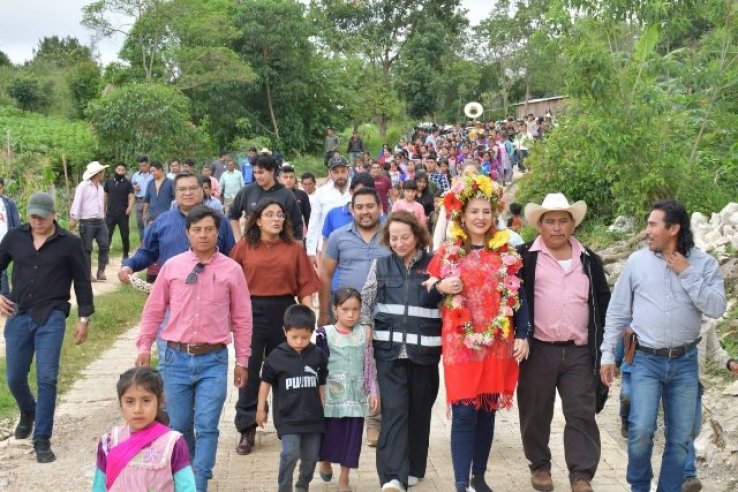 Inaugura Fabiola Ricci pavimentaci&oacute;n en Tzemen&iacute; y fortalece el desarrollo de las Comunidades del Sur