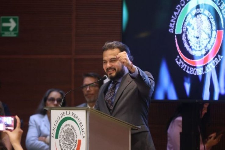 Premio u-GOB por innovaci&oacute;n es otorgado al gobierno de Eduardo Ram&iacute;rez en el Senado de la Rep&uacute;blica