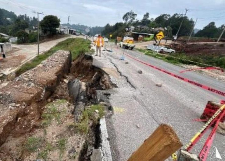 Dos derrumbes se han registrado en once d&iacute;as, en carretera de Teopisca