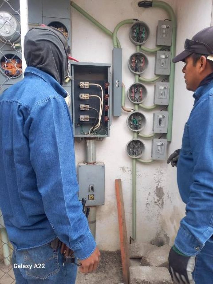 Atienden falla el&eacute;ctrica en el Mercado del Norte para prevenir riesgos a comerciantes y visitantes