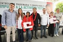 Eduardo Ram&iacute;rez entrega apoyos para impulsar la actividad textil e inaugura Comedor del Humanismo