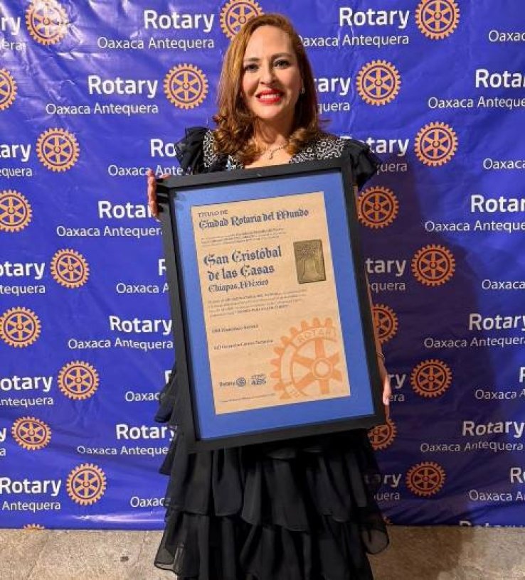 Recibe Fabiola Ricci la declaratoria que reconoce a San Crist&oacute;bal de Las Casas como Ciudad Rotaria del Mundo