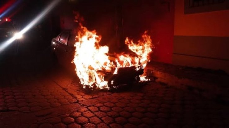 Se incendia veh&iacute;culo en San Crist&oacute;bal