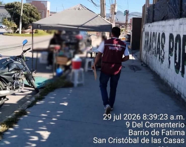 Atiende Servicios P&uacute;blicos denuncia ciudadana y retira establecimiento en la Calzada del Cementerio