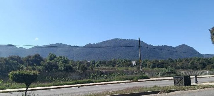 Conductor de volteo es detenido por tirar escombro en humedales, en San Crist&oacute;bal