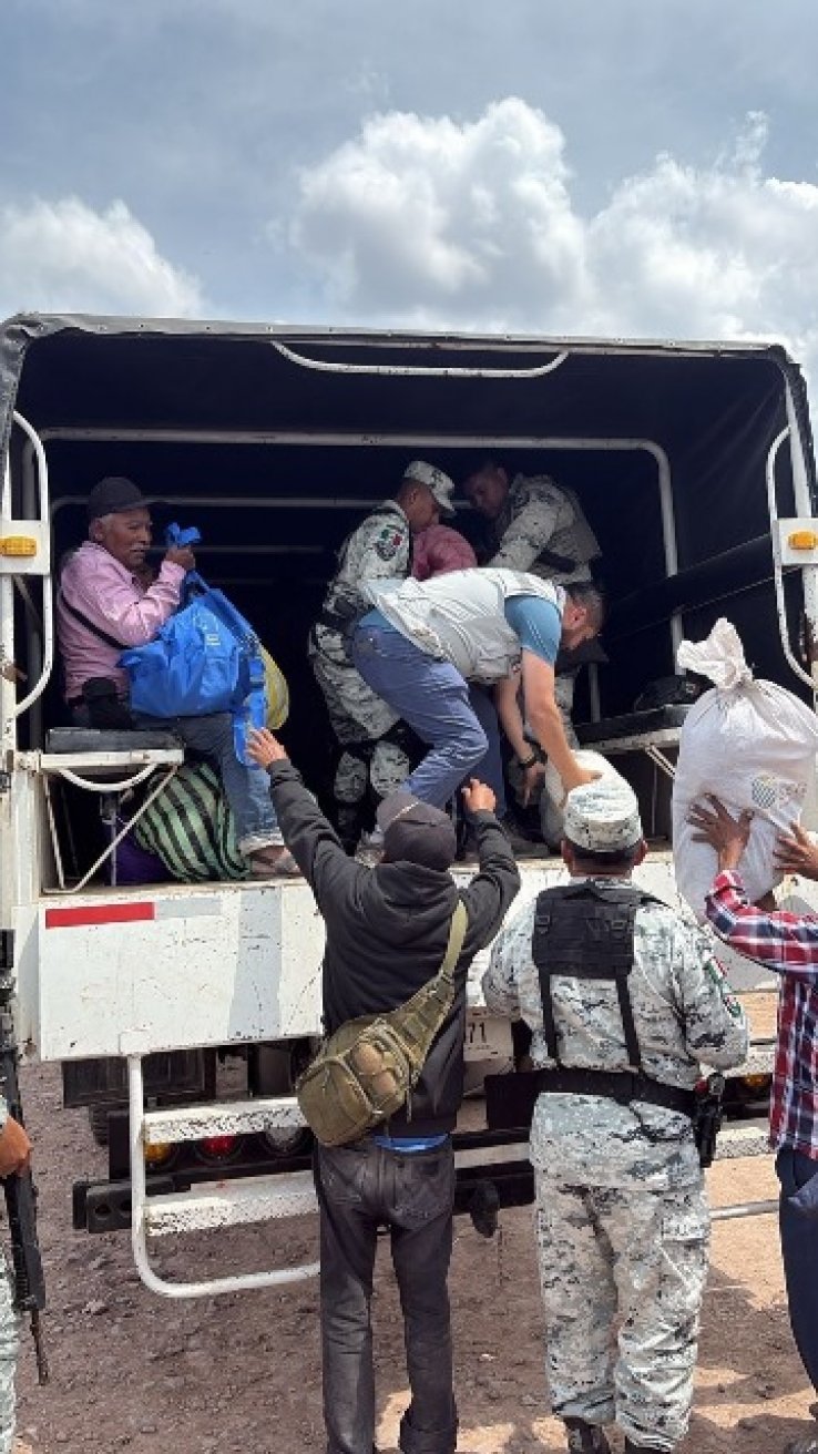Gobiernos federal y estatal acompa&ntilde;an retorno de desplazados a sus hogares