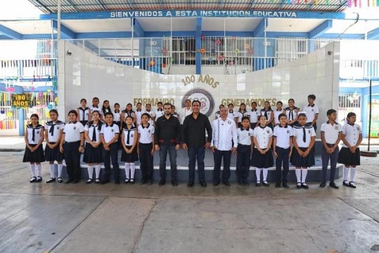 Eduardo Ram&iacute;rez celebra el Centenario de la Escuela Primaria Camilo Pintado