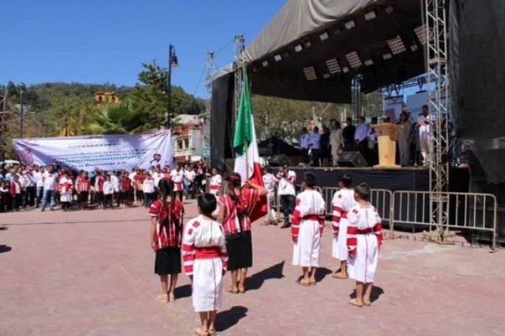 Colores, cantos y ra&iacute;ces: as&iacute; se vivi&oacute; el D&iacute;a de la Lengua Materna en Oxchuc