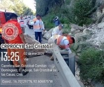 Protecci&oacute;n Civil de San Crist&oacute;bal atiende deslizamiento de rocas en la carretera a Rancho Nuevo