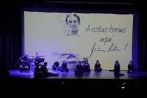 Presentan &ldquo;A estas horas, aqu&iacute;&rdquo;, en el Teatro Francisco I. Madero