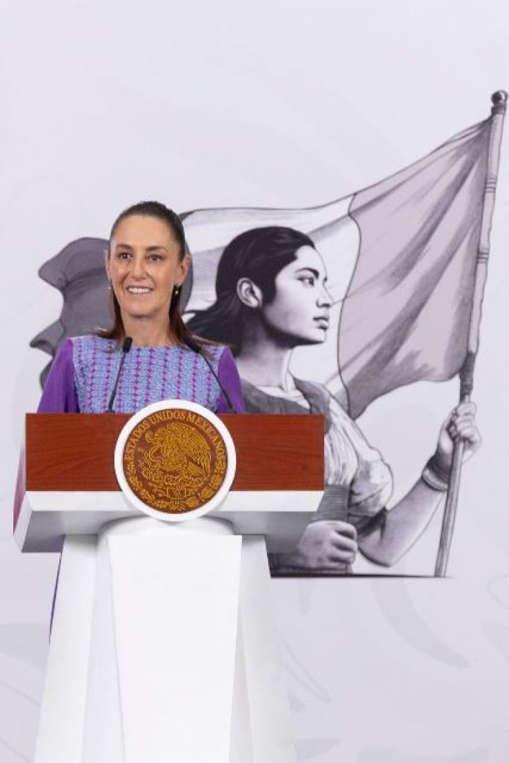 Presidenta Claudia Sheinbaum anuncia el inicio de la entrega de las tarjetas de la beca de apoyo para uniformes y &uacute;tiles &ldquo;Rita Cetina&rdquo;