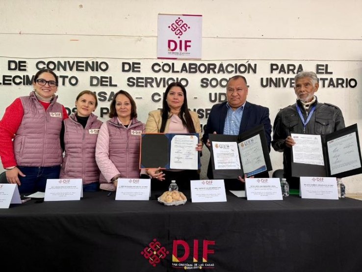 DIF municipal realiza firma de convenio de colaboraci&oacute;n para el fortalecimiento del servicio social universitario