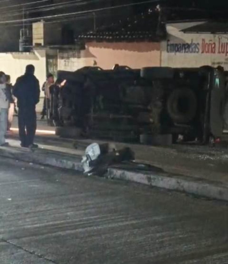 Veh&iacute;culo se volc&oacute; en Mar&iacute;a Auxiliadora, al sur de San Crist&oacute;bal